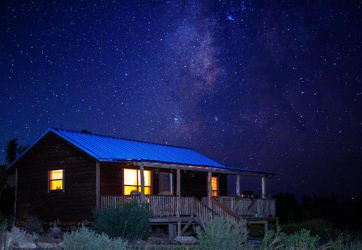 Rocky Ridge Cedar Cabin With Hot Tub & Amazing Views Crabapple Exterior photo